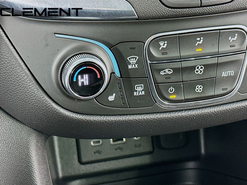 Chevrolet Equinox Vehicle Full-screen Gallery Image 23