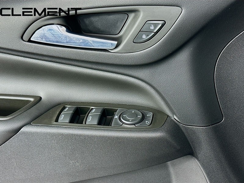 Chevrolet Equinox Vehicle Full-screen Gallery Image 25