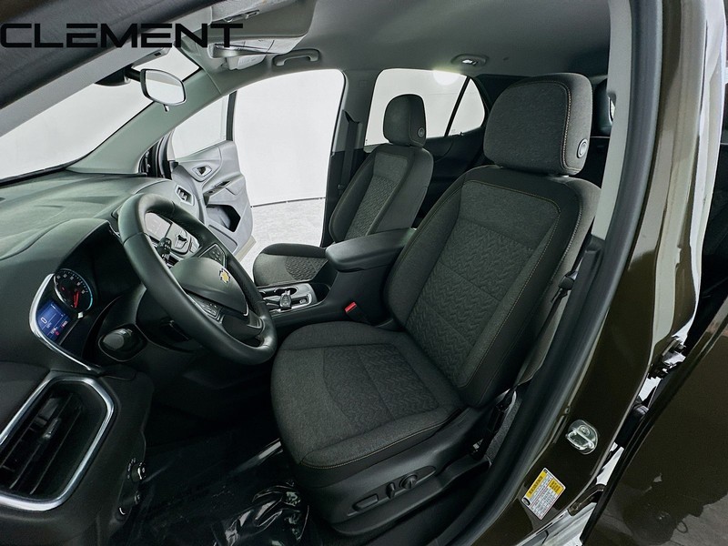 Chevrolet Equinox Vehicle Full-screen Gallery Image 29