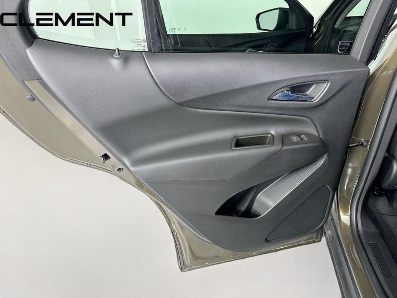 Chevrolet Equinox Vehicle Full-screen Gallery Image 30