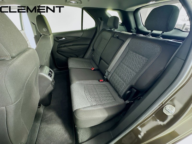 Chevrolet Equinox Vehicle Full-screen Gallery Image 32