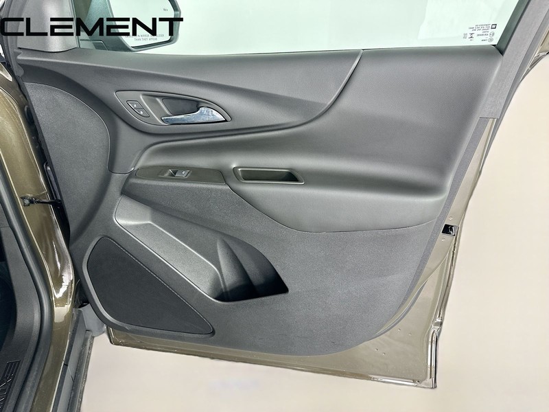 Chevrolet Equinox Vehicle Full-screen Gallery Image 35