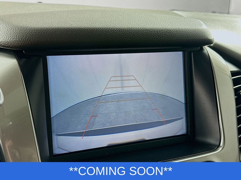 Chevrolet Suburban Vehicle Image 16