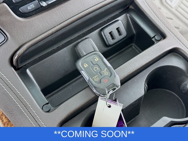 Chevrolet Suburban Vehicle Image 19