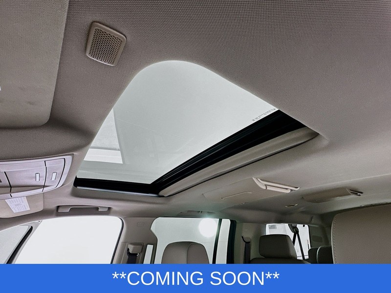 Chevrolet Suburban Vehicle Image 20