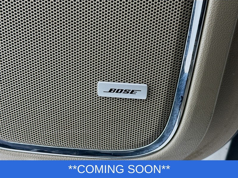 Chevrolet Suburban Vehicle Image 21