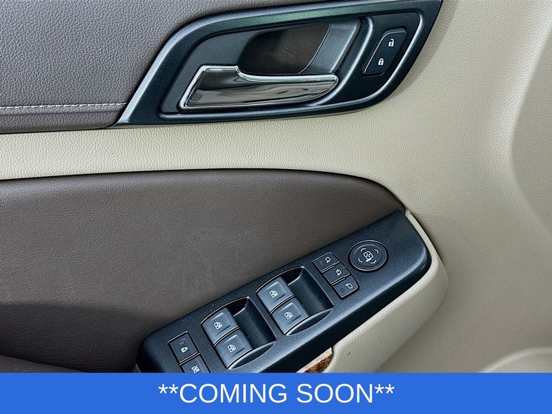 Chevrolet Suburban Vehicle Image 22