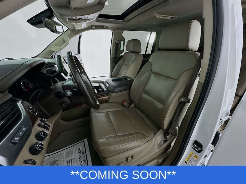 Chevrolet Suburban Vehicle Image 25
