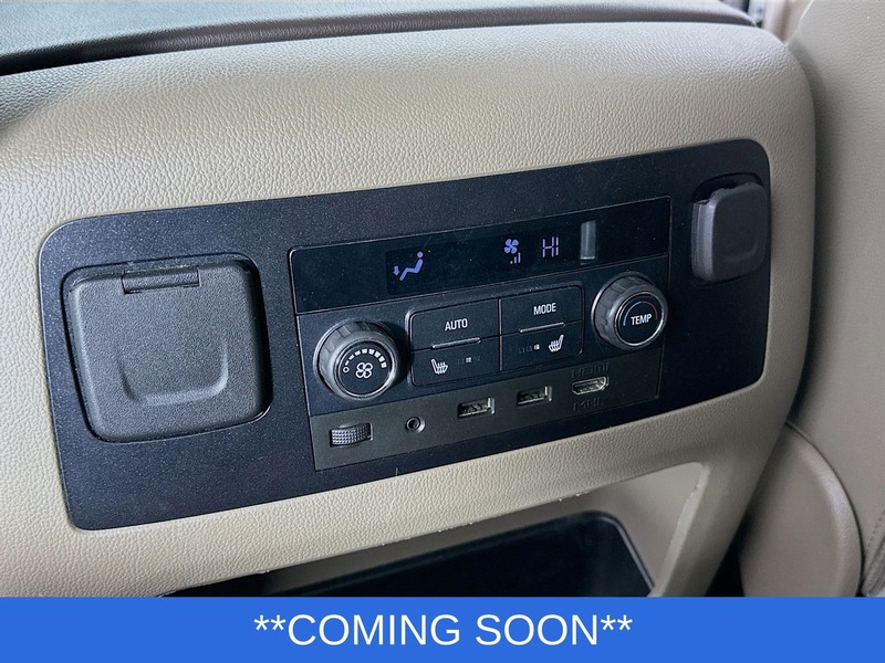 Chevrolet Suburban Vehicle Image 30