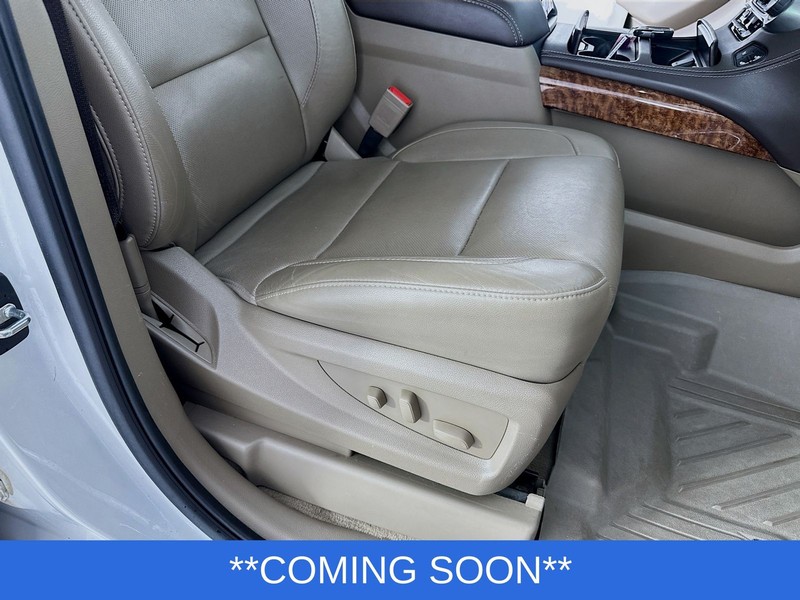 Chevrolet Suburban Vehicle Image 31