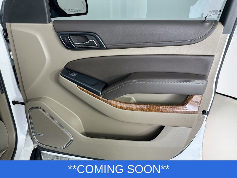 Chevrolet Suburban Vehicle Image 33