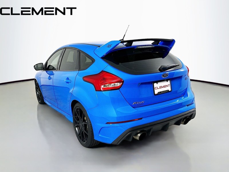 Ford Focus Hatchback Vehicle Image 10