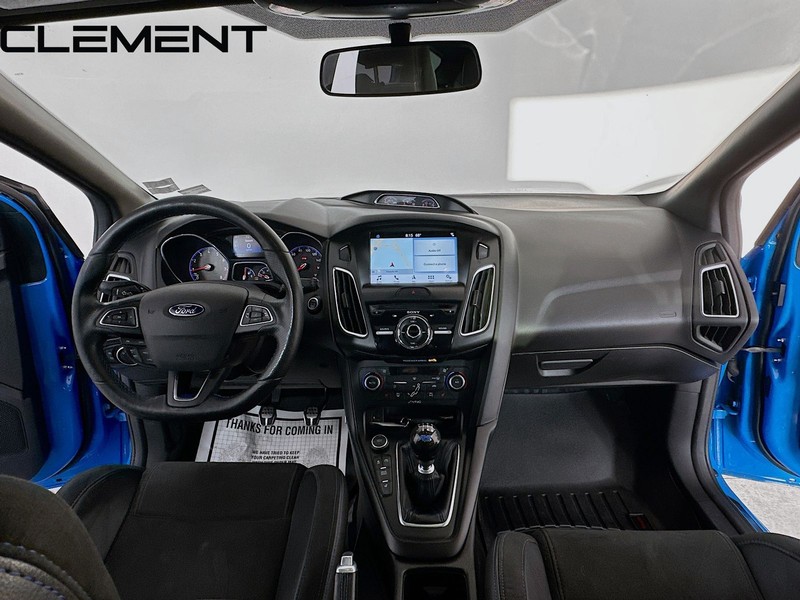 Ford Focus Hatchback Vehicle Image 13