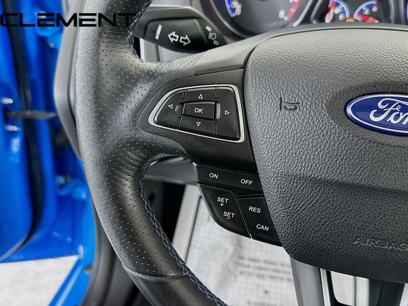 Ford Focus Hatchback Vehicle Image 17