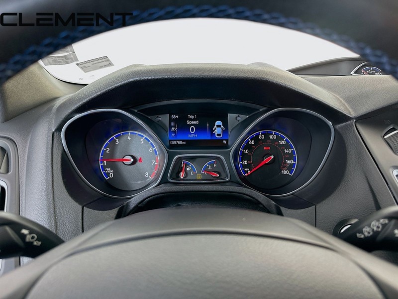 Ford Focus Hatchback Vehicle Image 19