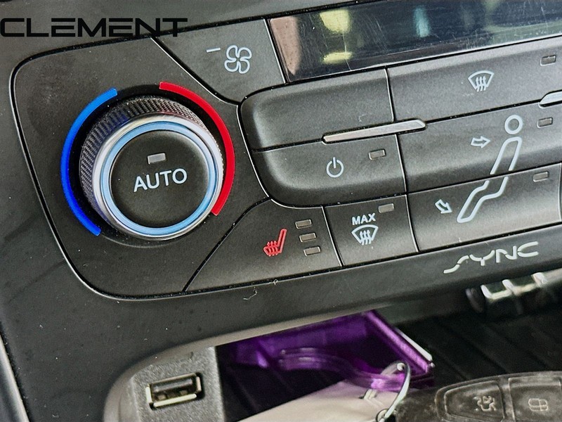 Ford Focus Hatchback Vehicle Image 25