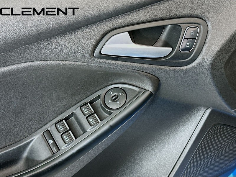 Ford Focus Hatchback Vehicle Image 29