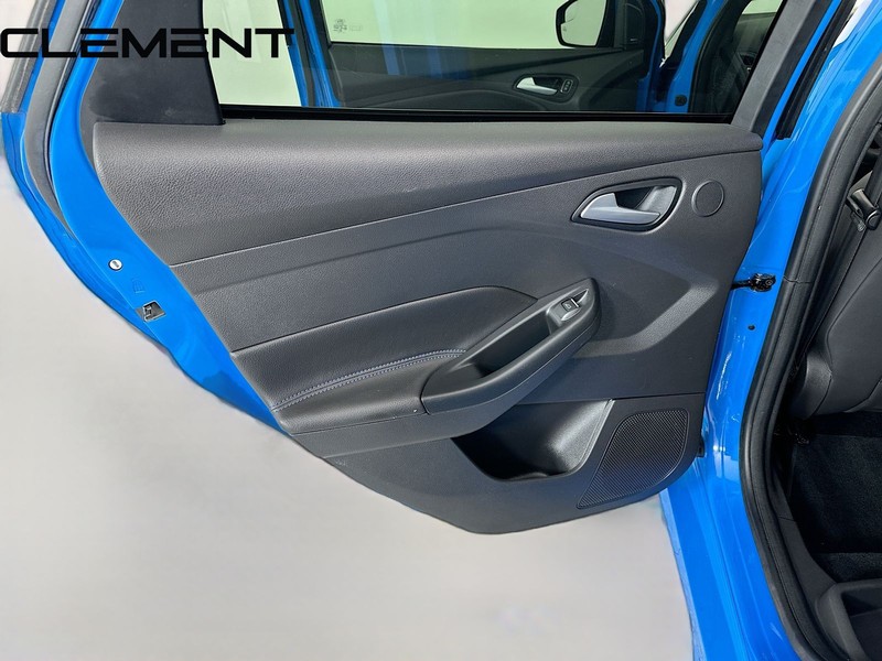 Ford Focus Hatchback Vehicle Image 34