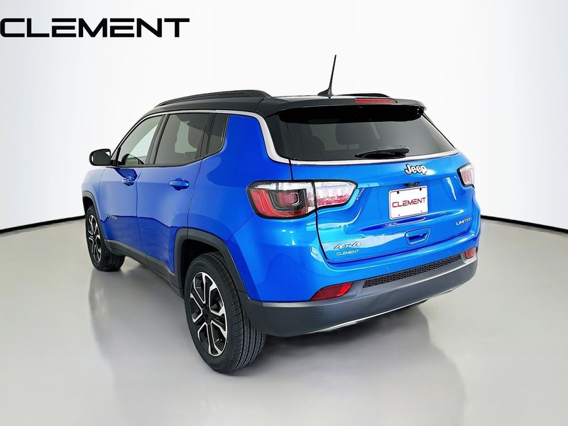 Jeep Compass Vehicle Full-screen Gallery Image 10