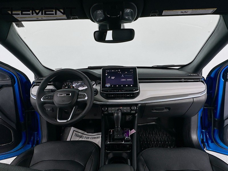 Jeep Compass Vehicle Full-screen Gallery Image 12