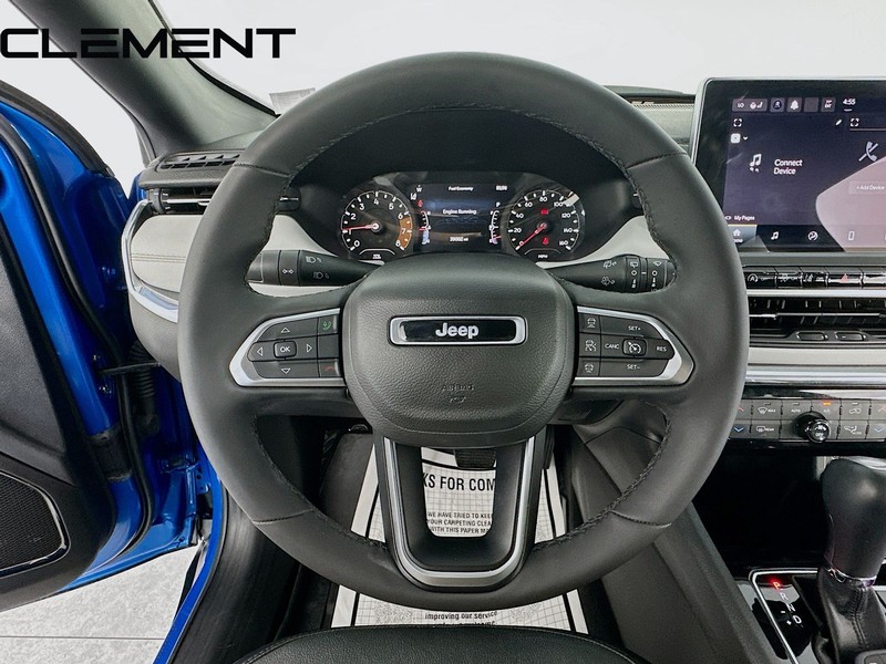 Jeep Compass Vehicle Full-screen Gallery Image 14