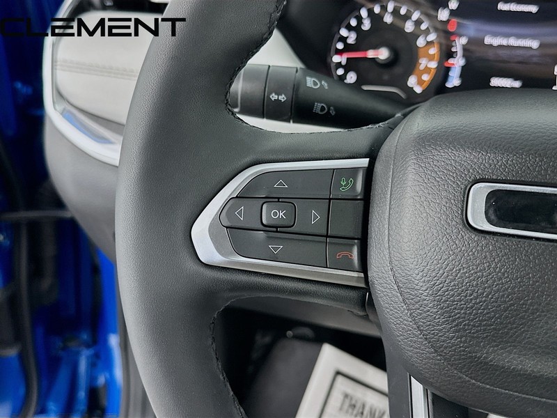 Jeep Compass Vehicle Full-screen Gallery Image 15