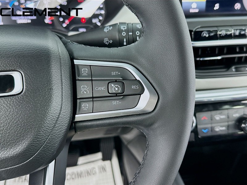 Jeep Compass Vehicle Full-screen Gallery Image 17