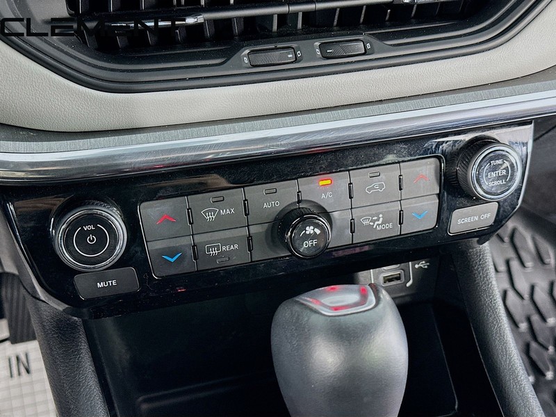 Jeep Compass Vehicle Full-screen Gallery Image 22