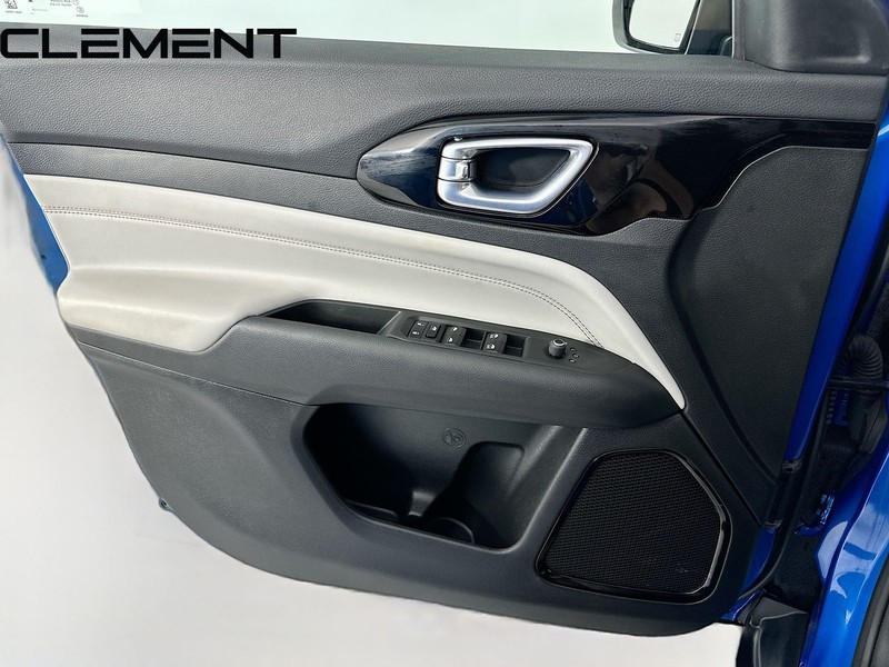 Jeep Compass Vehicle Full-screen Gallery Image 25