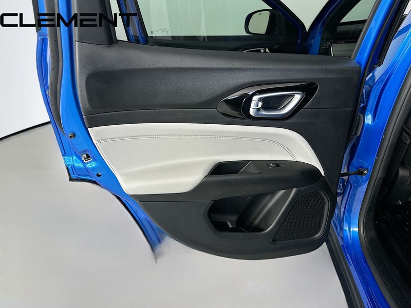 Jeep Compass Vehicle Full-screen Gallery Image 29