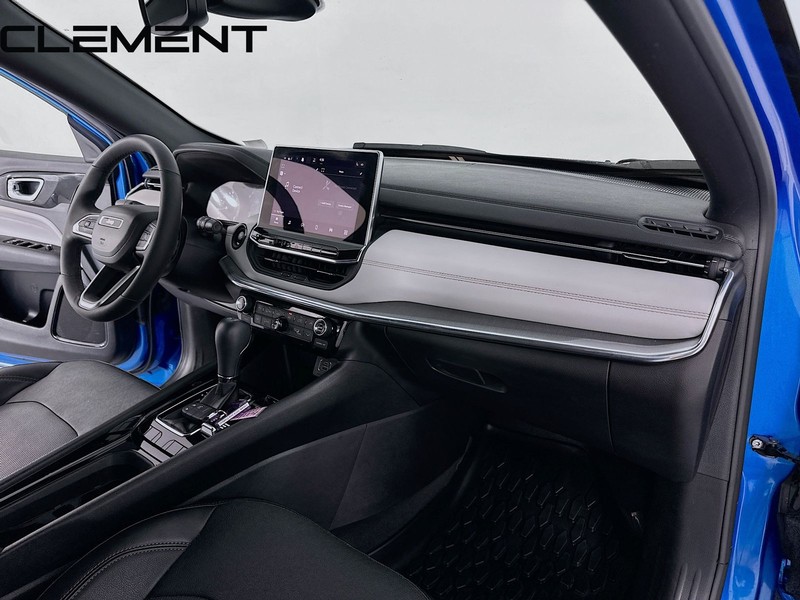 Jeep Compass Vehicle Full-screen Gallery Image 33