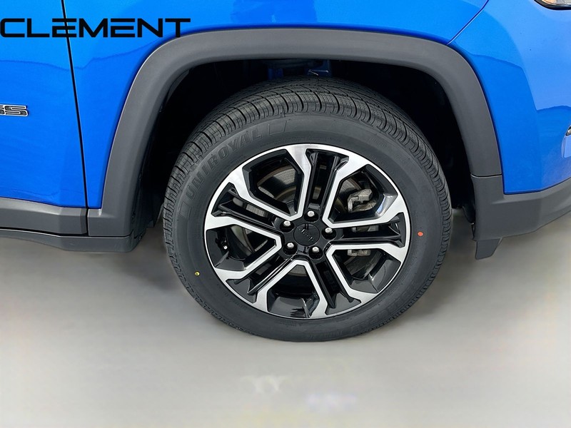 Jeep Compass Vehicle Full-screen Gallery Image 35