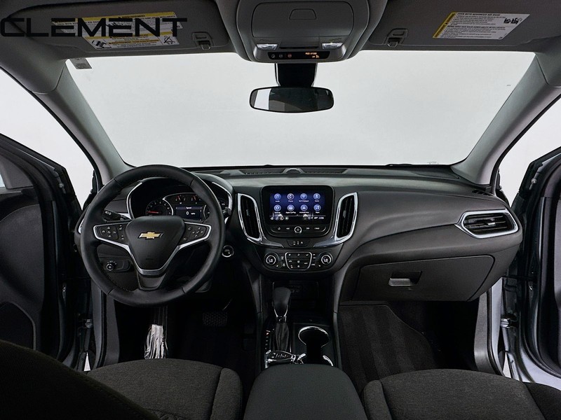 Chevrolet Equinox Vehicle Full-screen Gallery Image 12