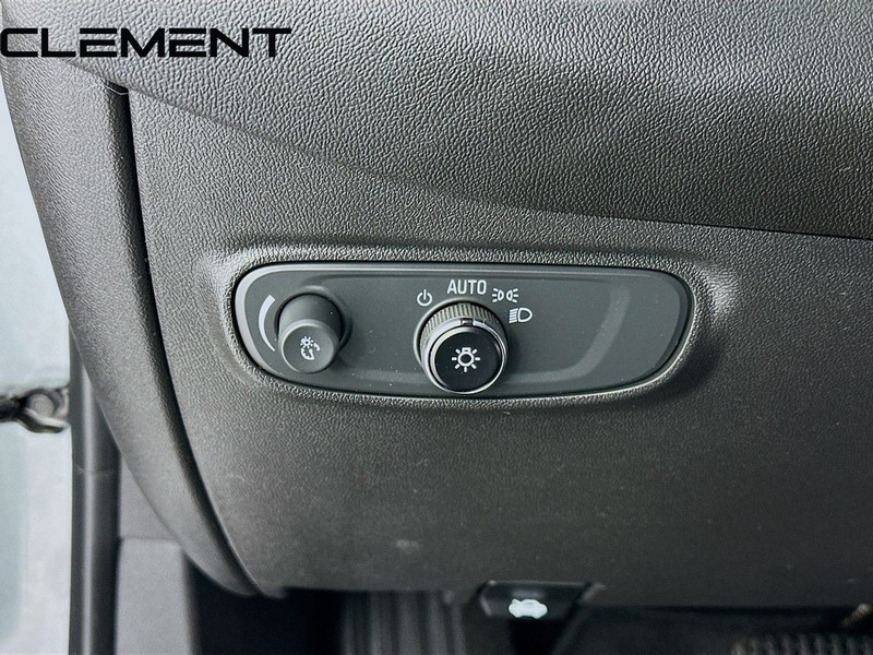 Chevrolet Equinox Vehicle Full-screen Gallery Image 13