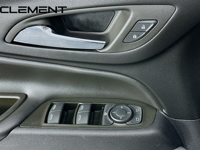 Chevrolet Equinox Vehicle Full-screen Gallery Image 25