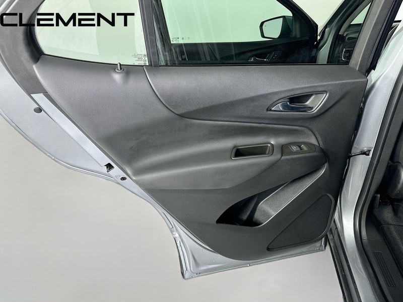 Chevrolet Equinox Vehicle Full-screen Gallery Image 30