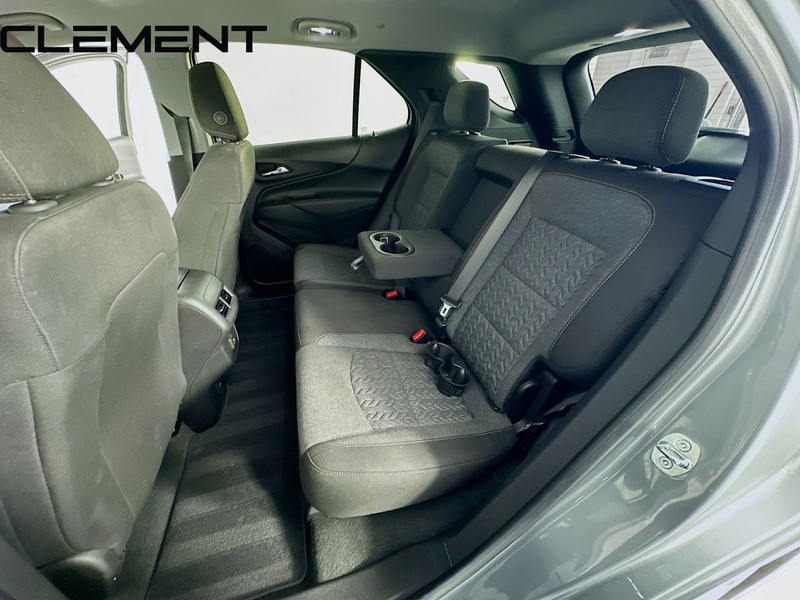 Chevrolet Equinox Vehicle Full-screen Gallery Image 32