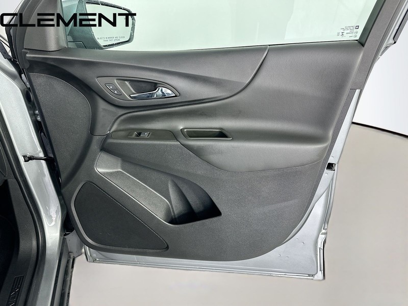 Chevrolet Equinox Vehicle Full-screen Gallery Image 35