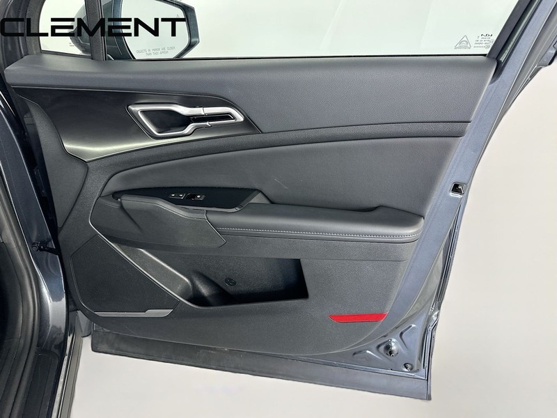 Kia Sportage Vehicle Full-screen Gallery Image 35