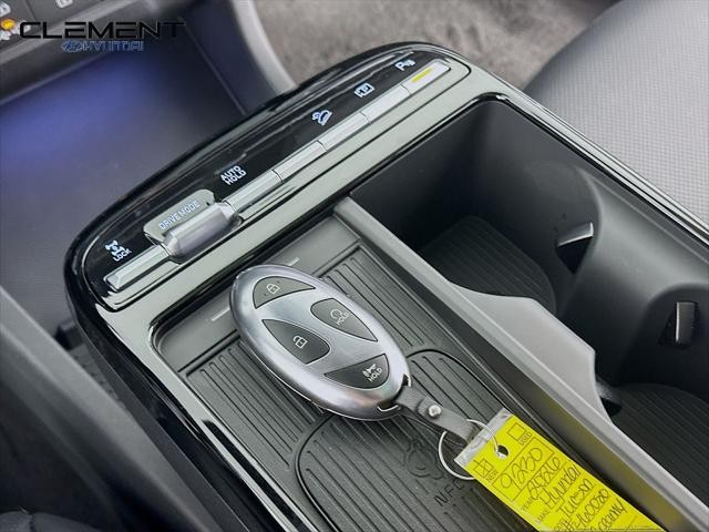 Hyundai Tucson Hybrid Vehicle Full-screen Gallery Image 21