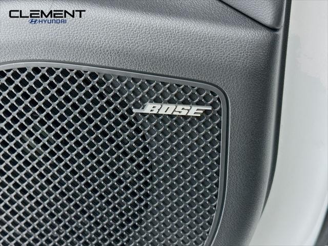 Hyundai Tucson Hybrid Vehicle Full-screen Gallery Image 23