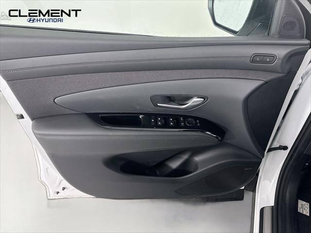 Hyundai Tucson Hybrid Vehicle Full-screen Gallery Image 25