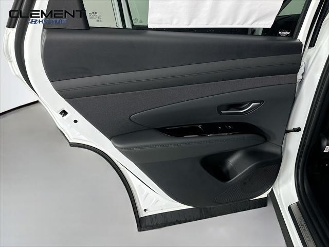 Hyundai Tucson Hybrid Vehicle Full-screen Gallery Image 28