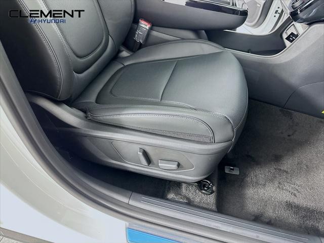 Hyundai Tucson Hybrid Vehicle Full-screen Gallery Image 30