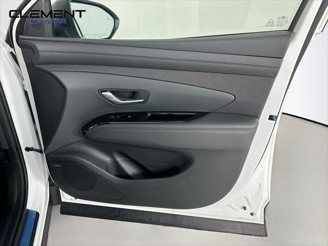 Hyundai Tucson Hybrid Vehicle Full-screen Gallery Image 32