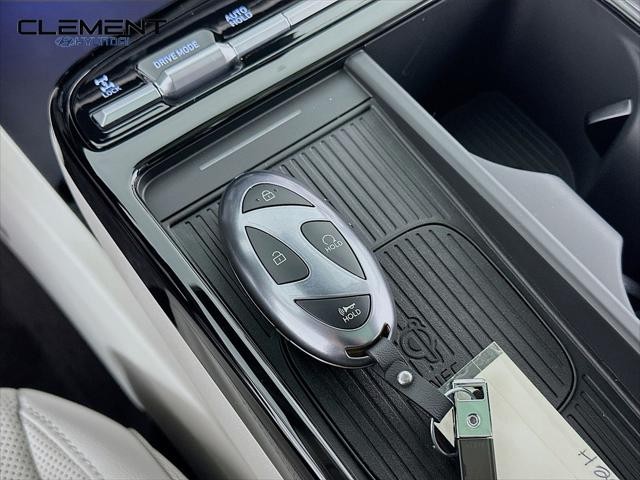 Hyundai Tucson Hybrid Vehicle Full-screen Gallery Image 21