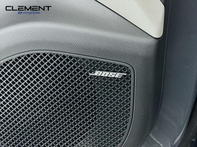 Hyundai Tucson Hybrid Vehicle Full-screen Gallery Image 23