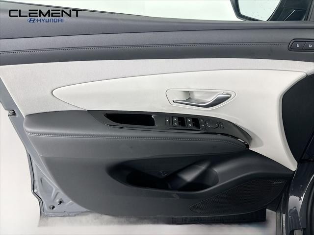 Hyundai Tucson Hybrid Vehicle Full-screen Gallery Image 25