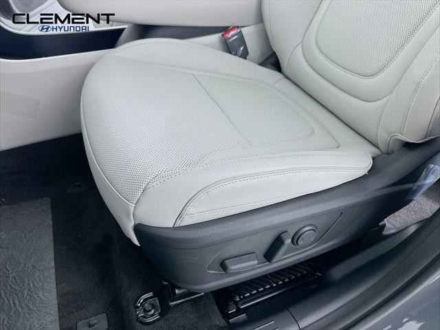 Hyundai Tucson Hybrid Vehicle Full-screen Gallery Image 26