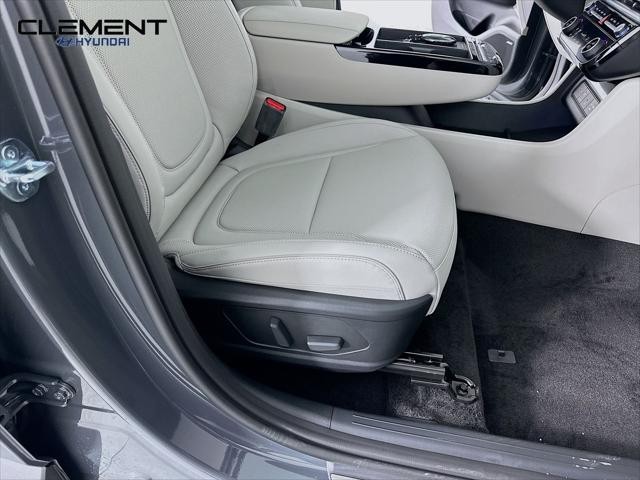 Hyundai Tucson Hybrid Vehicle Full-screen Gallery Image 30